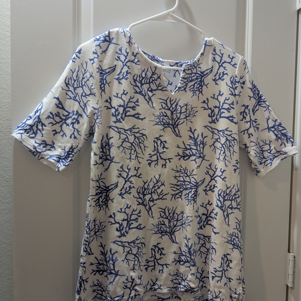 Croft & Barrow White and Blue Coral Pattern Top